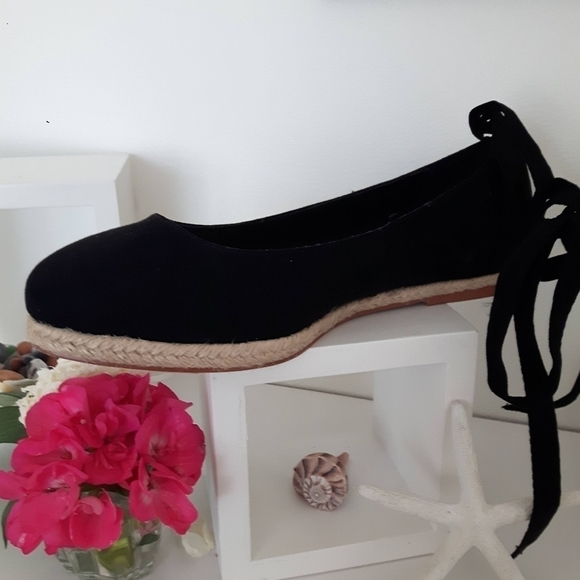 2/$35 SALE Torrid Black Suede Flats  8W   Ankle Ties  Like New - Picture 6 of 8